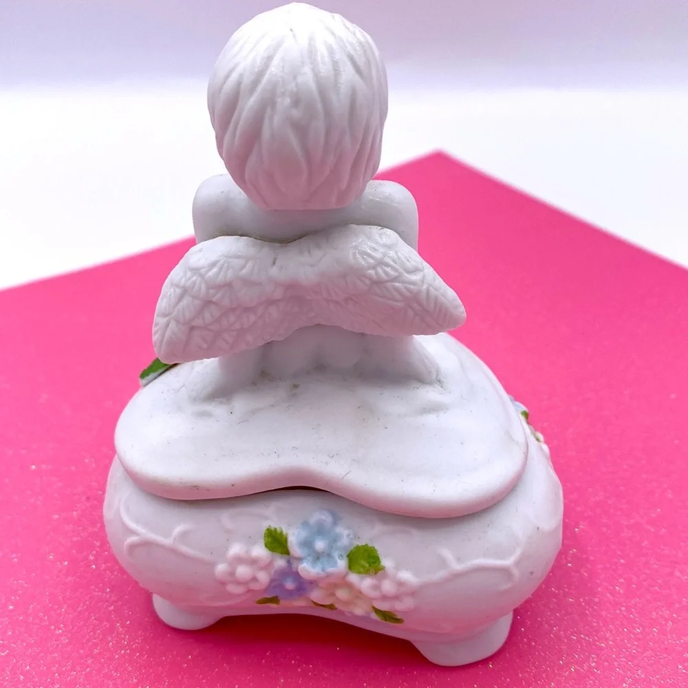 Vintage White Porcelain Cherub Angel Heart Shaped Trinket Box Valentines Gift